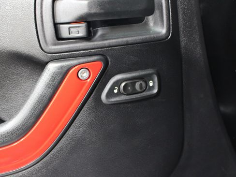 Used 2016 Jeep Wrangler Unlimited Rubicon AWD/4WD image 7