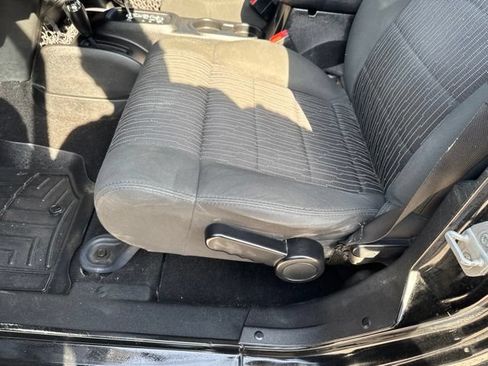 Used 2012 Jeep Wrangler Unlimited Sport AWD/4WD image 30