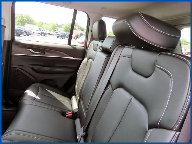 Certified 2023 Jeep Grand Cherokee Limited AWD/4WD image 10