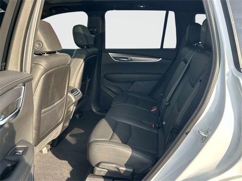 Used 2025 Cadillac XT6 Luxury image 17