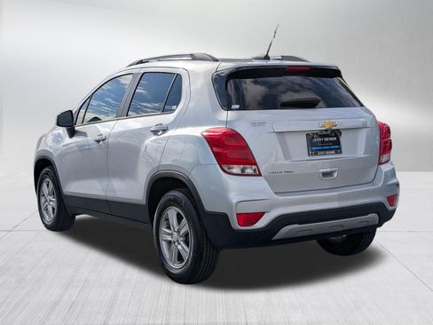 Certified 2022 Chevrolet Trax LT w/ LT Convenience Package AWD/4WD image 4