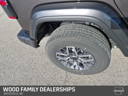 Used 2025 Jeep Wrangler Sahara image 26