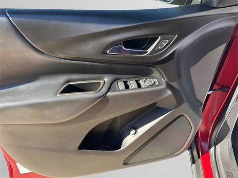 Used 2018 Chevrolet Equinox LT image 9