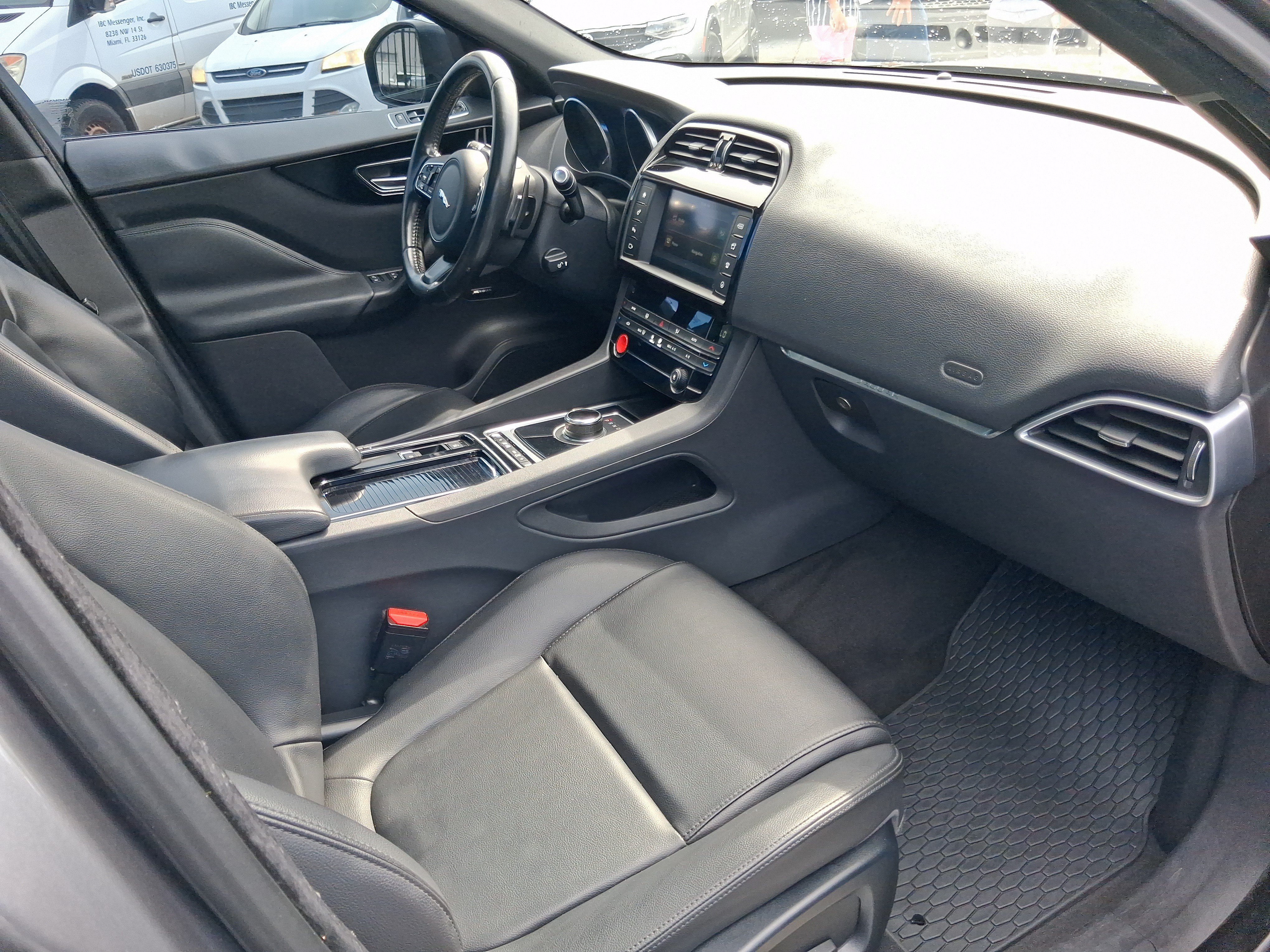 Used 2018 Jaguar F-PACE Premium AWD/4WD image 30