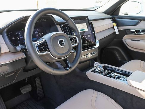 New 2026 Volvo XC90 B6 Plus w/ Protection Package Premier image 30