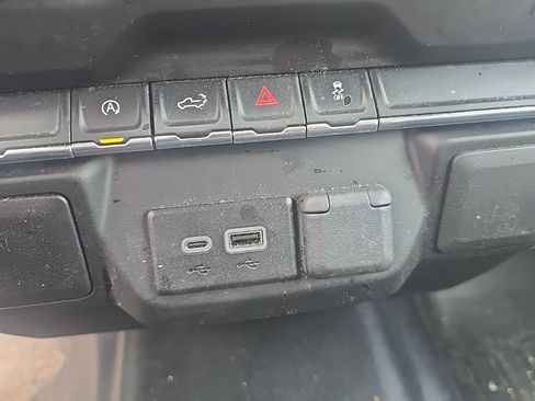 Used 2022 Chevrolet Silverado 1500 Custom image 15