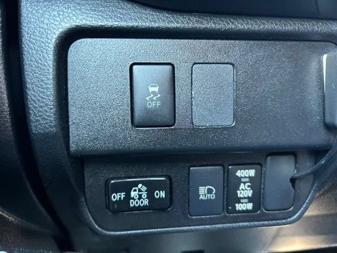 Used 2020 Toyota Tacoma TRD Off-Road w/ Technology Package AWD/4WD image 17