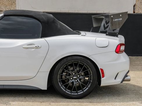 Used 2017 FIAT 124 Spider RWD image 12
