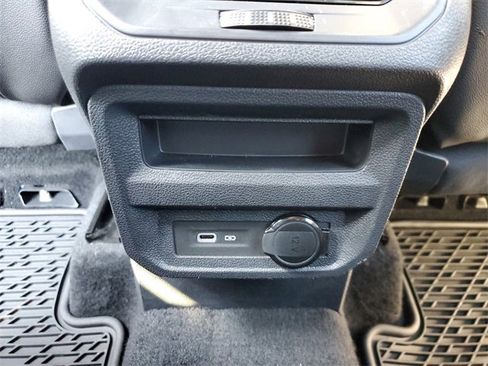 Used 2023 Volkswagen Tiguan SE R-Line image 12