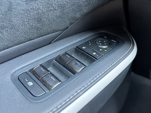Used 2025 Lexus TX 500h AWD w/ Technology Package image 37