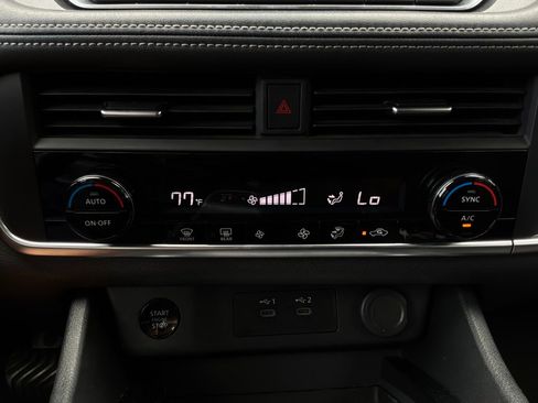 Used 2025 Nissan Rogue SV FWD image 28