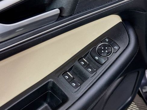 Used 2022 Ford Edge SEL w/ Convenience Package image 18