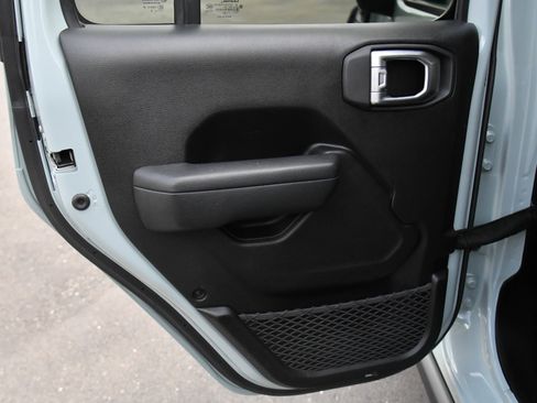 Used 2023 Jeep Wrangler Unlimited AWD/4WD image 33