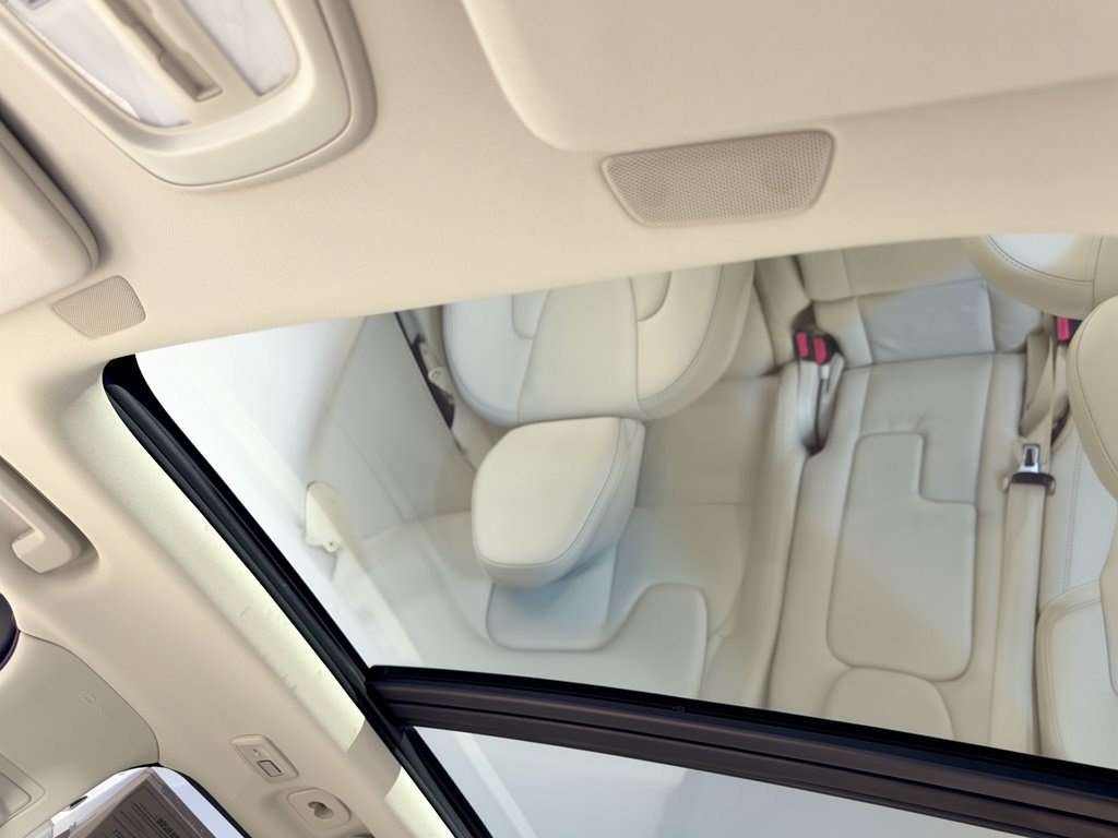 Certified 2025 Volvo XC90 T8 Ultra w/ Protection Package Premier AWD/4WD image 27