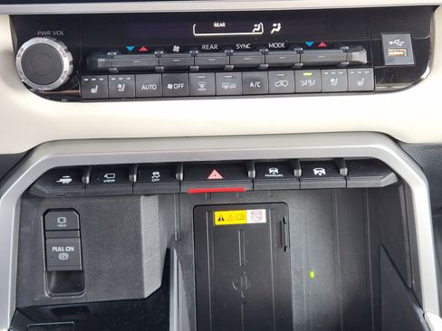 Used 2024 Toyota Sequoia Capstone image 24