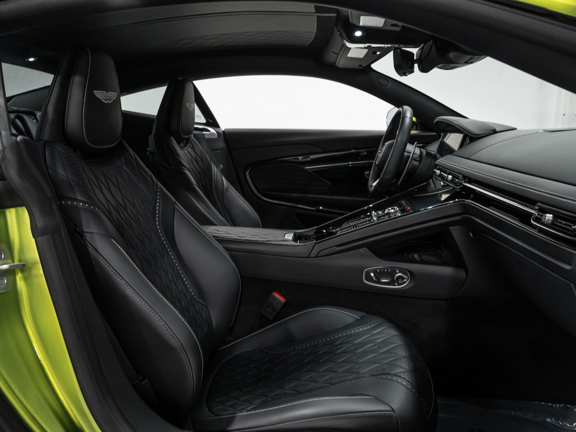 Used 2024 Aston Martin DB12 Coupe RWD image 64