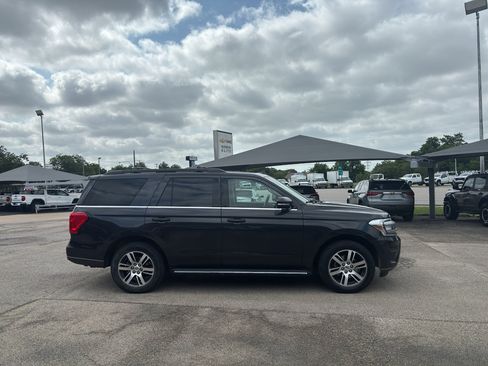 Used 2022 Ford Expedition XLT AWD/4WD image 4
