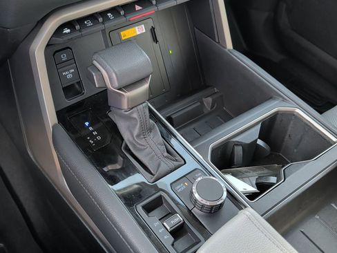 Used 2024 Toyota Tundra Limited image 21