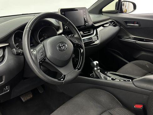 Used 2019 Toyota C-HR XLE image 8