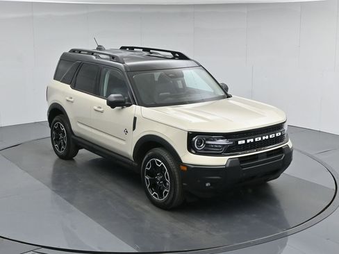 Used 2025 Ford Bronco Sport Outer Banks w/ Outer Banks Tech Package+ AWD/4WD image 41