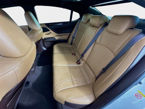 Used 2019 Lexus ES 350 Ultra Luxury image 25