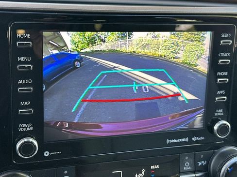 Used 2022 Toyota Highlander XLE FWD image 25