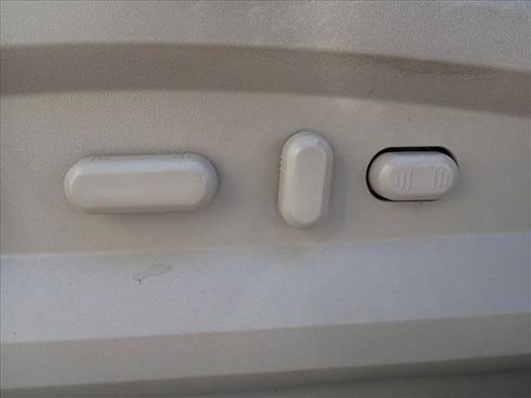 Used 2013 Lincoln MKX AWD image 13