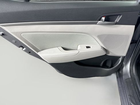 Used 2018 Hyundai Elantra SEL image 25