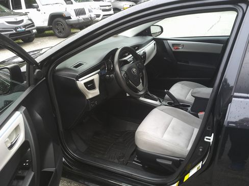Used 2014 Toyota Corolla LE FWD image 9