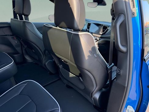 New 2026 Chrysler Pacifica Limited w/ S Appearance Package image 12