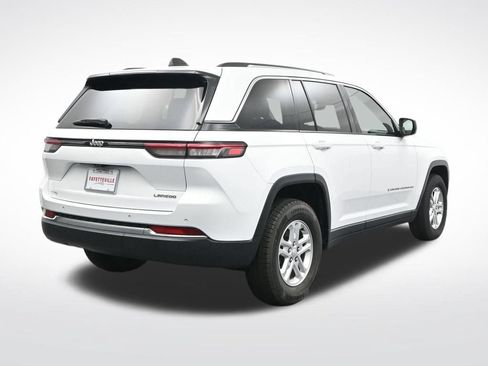 Used 2023 Jeep Grand Cherokee Laredo RWD image 5