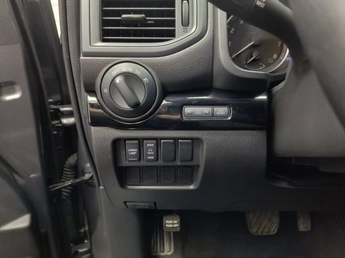 Used 2023 Nissan Titan SV w/ SV Convenience Package AWD/4WD image 17