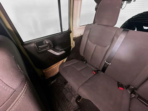 Used 2013 Jeep Wrangler Unlimited Rubicon w/ Connectivity Group image 12