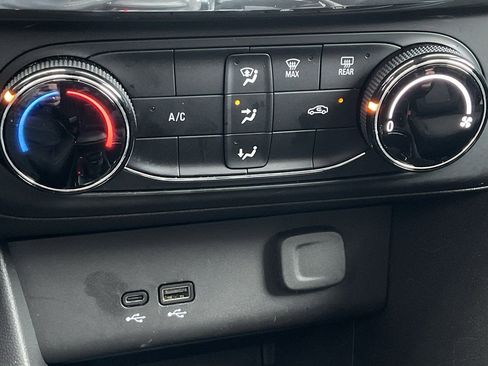 Used 2025 Buick Encore GX Preferred image 31