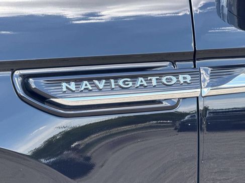 Certified 2022 Lincoln Navigator Reserve AWD/4WD image 10