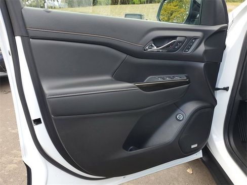 Used 2022 GMC Acadia AT4 w/ Technology Package image 6