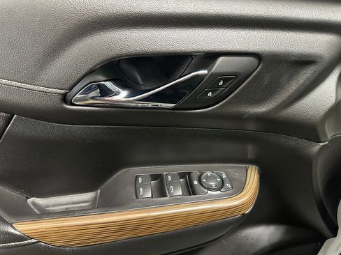 Used 2020 GMC Acadia SLE image 8