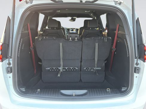 New 2027 Chrysler Pacifica Select FWD image 27