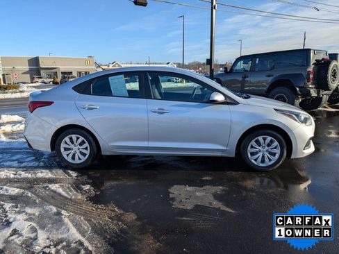 Used 2022 Hyundai Accent SE image 3