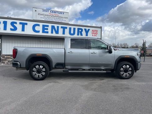 Used 2025 GMC Sierra 3500 Denali AWD/4WD image 16