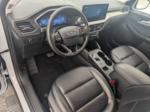 Used 2025 Ford Escape Platinum AWD/4WD image 2