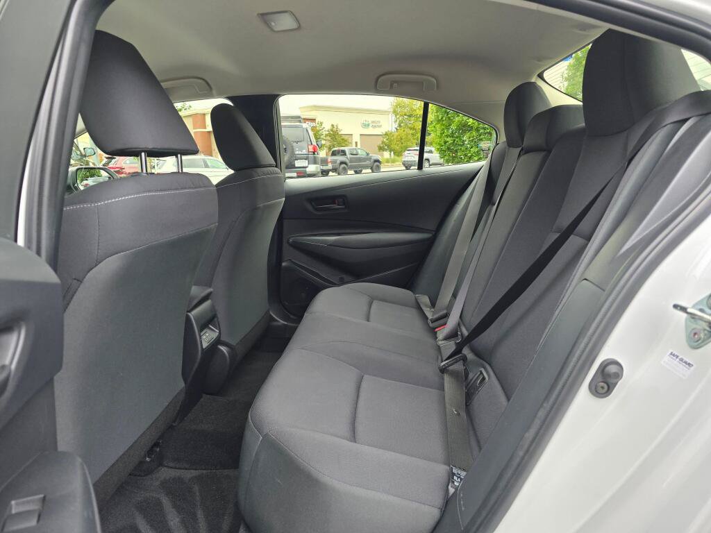 Used 2023 Toyota Corolla LE w/ Carpet Mat Package (TMS) FWD image 4