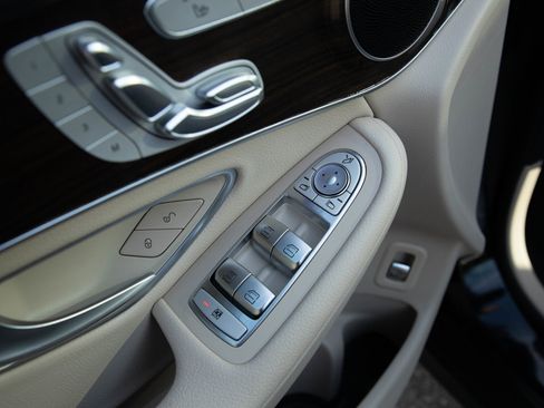 Used 2020 Mercedes-Benz GLC 300 4MATIC image 18