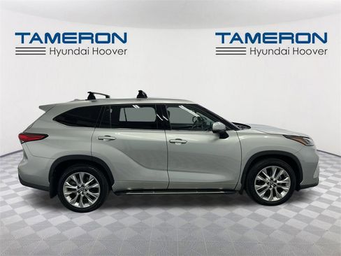 Used 2021 Toyota Highlander Limited image 6