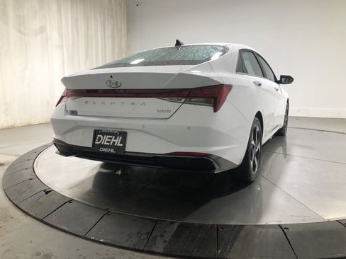Used 2023 Hyundai Elantra Limited w/ Cargo Package image 7