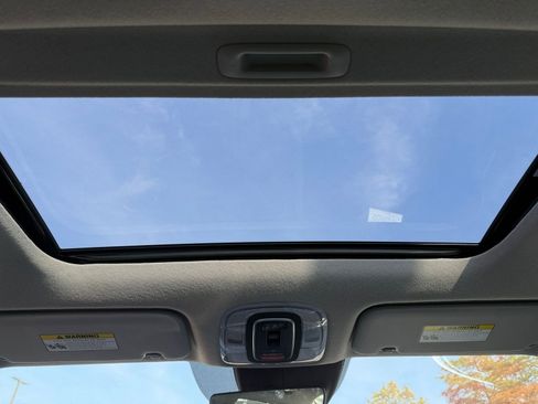 Used 2025 Hyundai Elantra Limited image 29