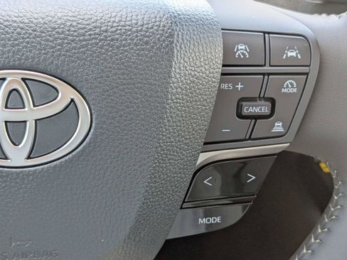 Used 2026 Toyota Camry XLE FWD image 28