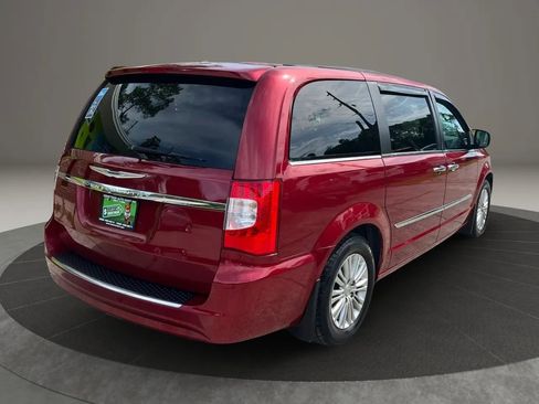 Used 2015 Chrysler Town & Country Touring-L w/ Driver Convenience Group FWD image 7