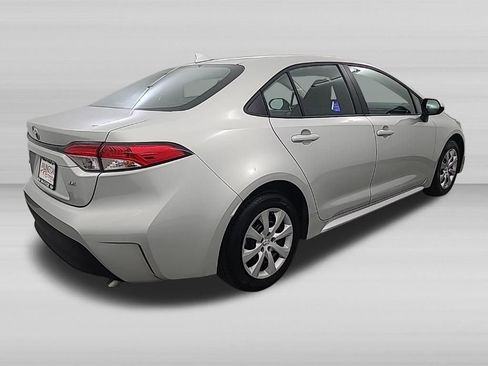 Used 2025 Toyota Corolla LE FWD image 4