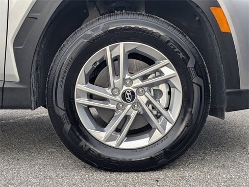 Used 2025 Hyundai Tucson SE image 12